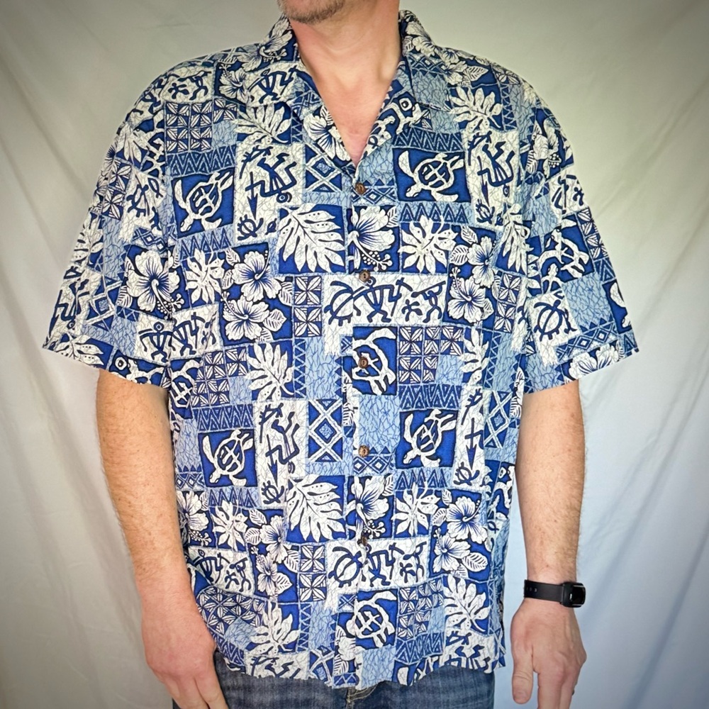 Pacific Legend Blue Hawaiian Sea Turtle Men’s Shirt with Wooden Buttons